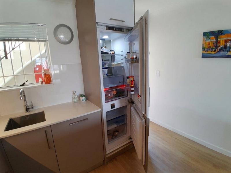 To Let 2 Bedroom Property for Rent in Vredehoek Western Cape